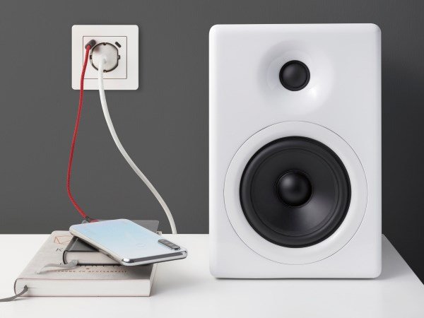 JUNG представляет розетку SCHUKO® с портами USB